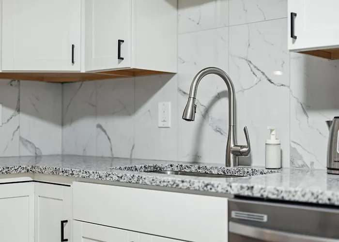 Millvale B Bright &spacious Private Bedroom With Shared Bathroom Homestay *